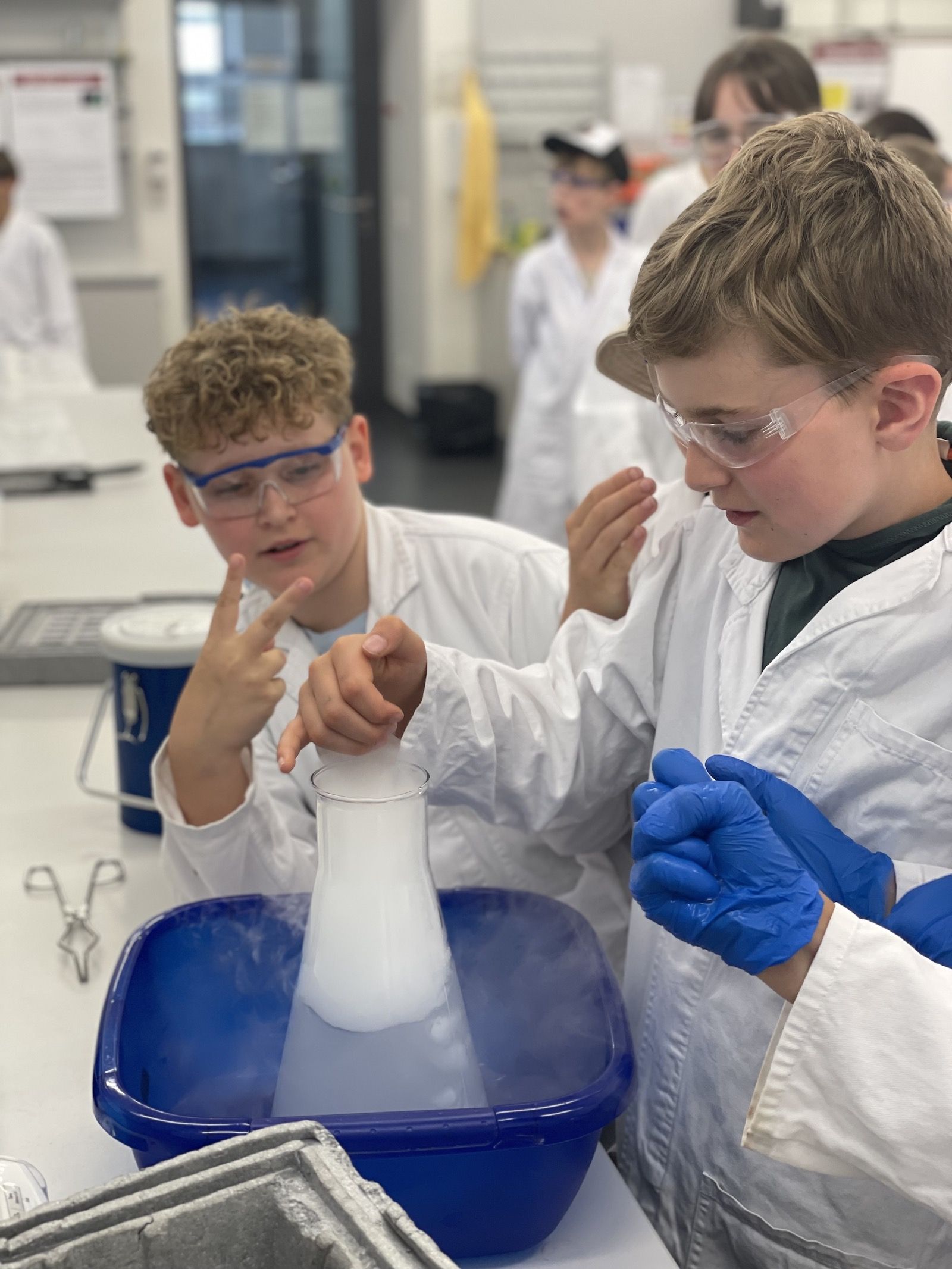 Startprofil Dynamo forscht im Chemikum Marburg