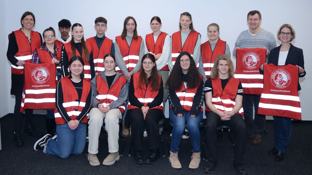 WvO-Förderverein stiftet dem Schulsanitätsdienst neue Warnwesten
