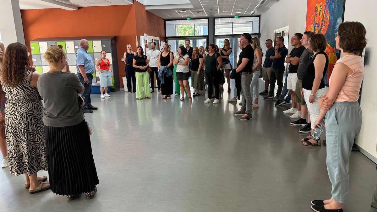 Silberne Abiturientinnen und Abiturienten besuchen ihre alte Schule